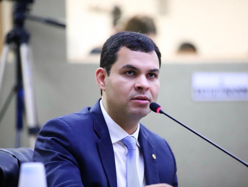 Proposta de Saullo Vianna proíbe bancos de oferecer empréstimo por telefone a aposentados no AM
