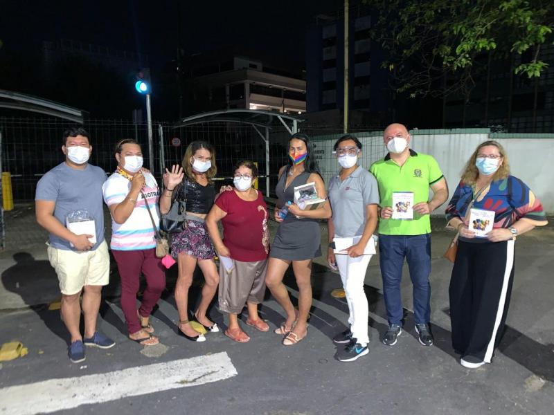Ação oferta teste rápido para HIV em alusão ao Dia Internacional de Luta contra a LGBTfobia