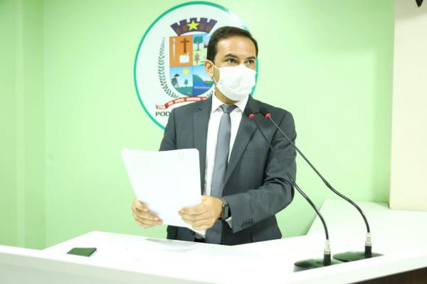Mateus Assayag propõe criação do Programa Pró-Adubo em Parintins e homenageia Garis