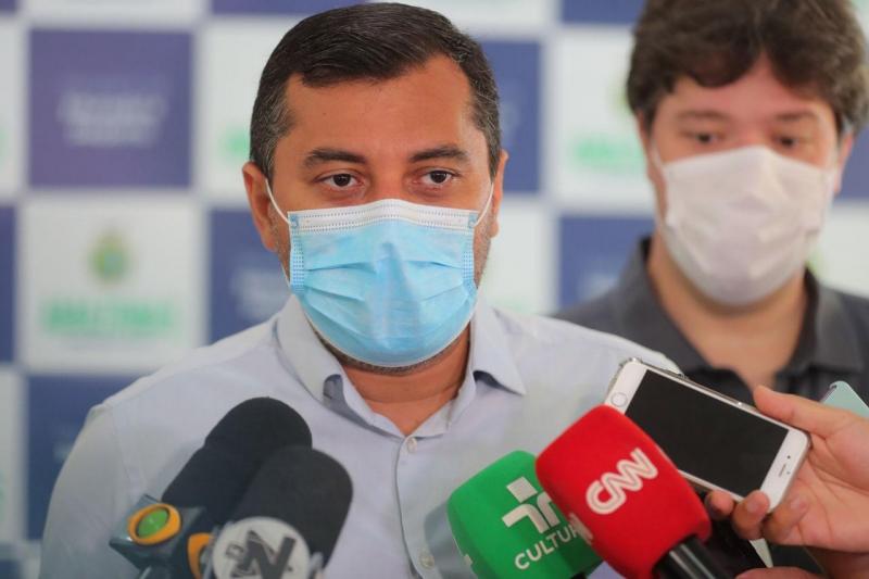 Wilson Lima inicia entrega de material escolar e fardamento a 228 mil estudantes de Manaus