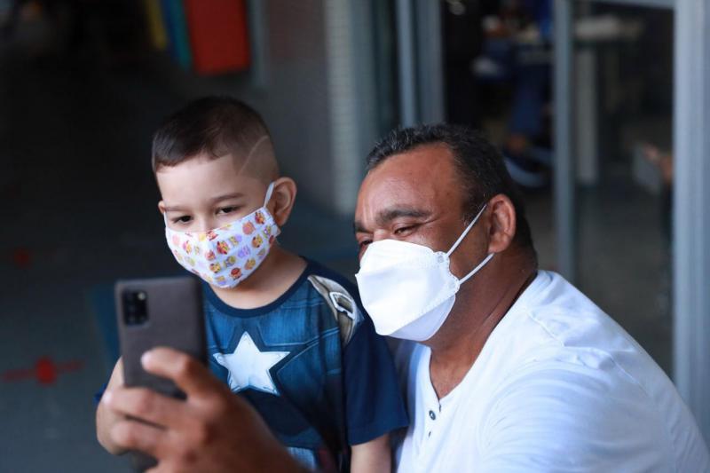 Motorista de aplicativo é homenageado pela equipe médica do Hemoam