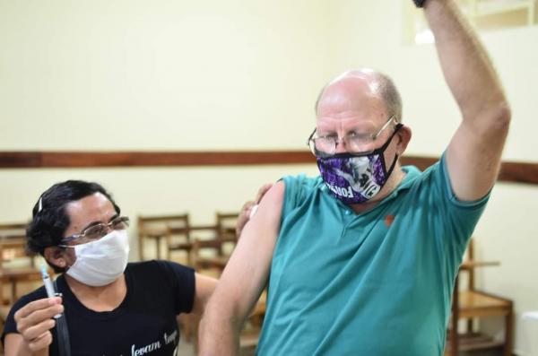 Maués anuncia nova faixa etária para vacinação em sua sede Maués anuncia nova faixa etária para vacinação em sua sede