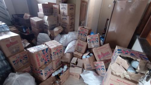Vigilância Sanitária apreende uma tonelada de alimentos e produtos de limpeza