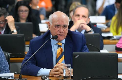 Projeto restringe benefícios de ex-presidentes da República 