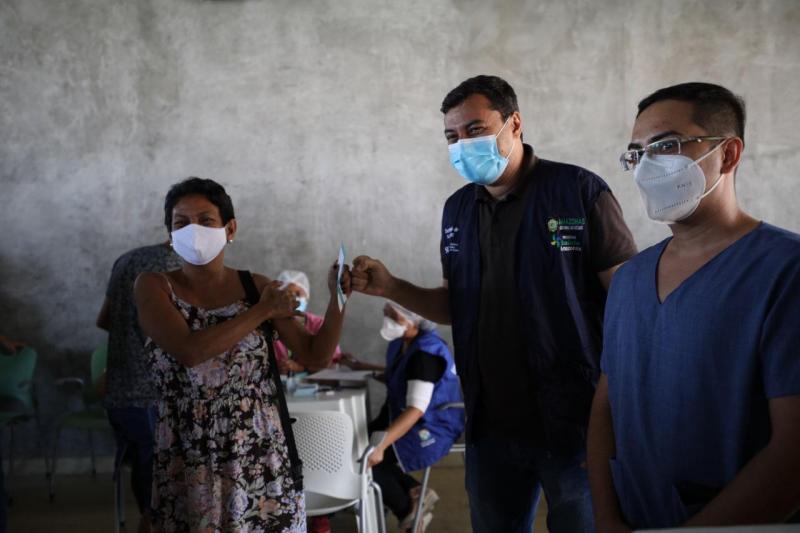 “Vacinar é ato de generosidade”, diz artesã imunizada na ação Vacina Amazonas