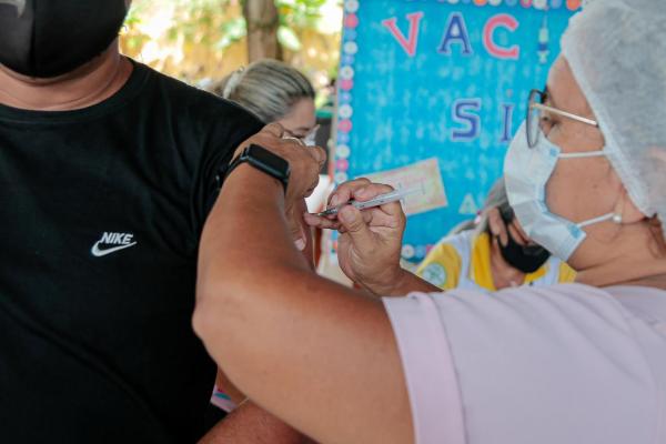 Parintins começa vacinar faixa etária de 34 a 30 anos de idade contra a COVID-19