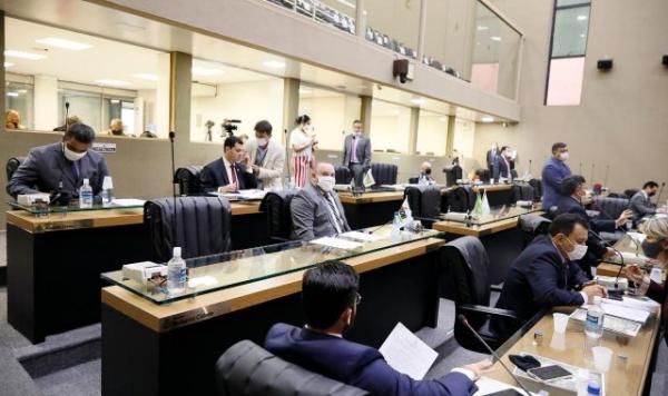 Mais de 40 mil famílias carentes serão beneficiadas com cestas básicas, oriundas de emendas dos deputados da Aleam 