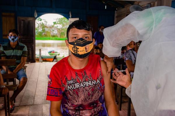 População ribeirinha acima de 18 anos e sem comorbidades começa a ser vacinada em Nhamundá 