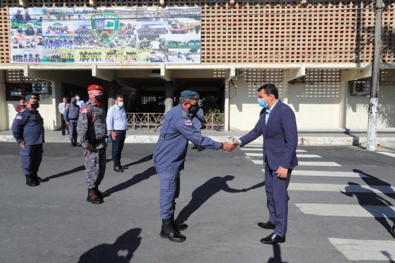 Wilson Lima anuncia início do pagamento de abono fardamento para policiais militares e bombeiros
