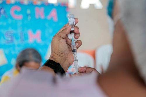 Vacina da Pfizer contra Covid-19 será usada no Dia D para jovens de 23 a 29 anos em Parintins