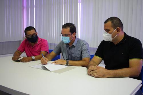 Prefeitura de Parintins lança processo seletivo para contratação dos profissionais nas escolas da Área de Várzea 