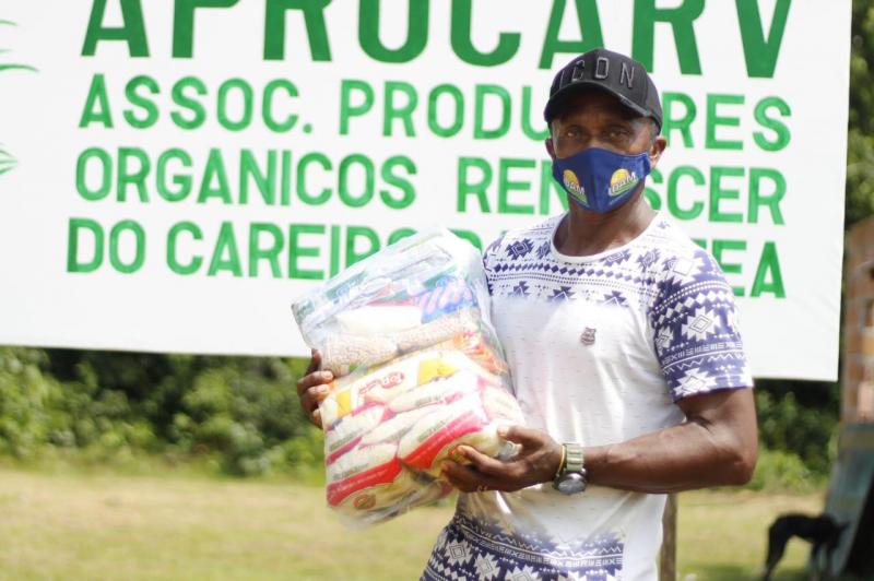 Governo do Estado e Federação da Agricultura entregam cestas básicas a agricultores familiares em Careiro da Várzea
