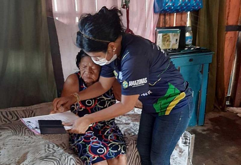 Governo do Amazonas começou a distribuir os cartões do Auxílio Enchente em Parintins