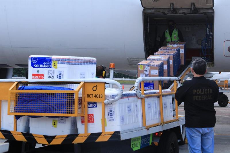 Amazonas recebe 106 mil doses de vacinas, incluindo um primeiro lote da Janssen