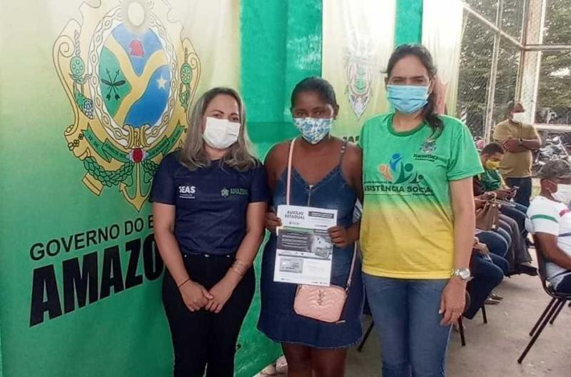 Entrega dos cartões do Auxílio Estadual Enchente avança em Itacoatiara