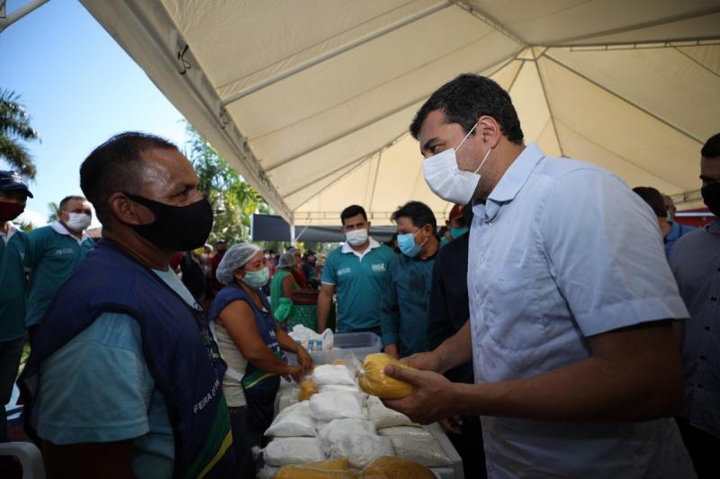 Governador Wilson Lima inaugura feira da ADS em Boa Vista do Ramos