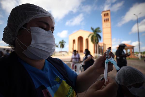 Parintins vacina mais de 2 mil pessoas nas primeiras horas do “Vacina Amazonas”