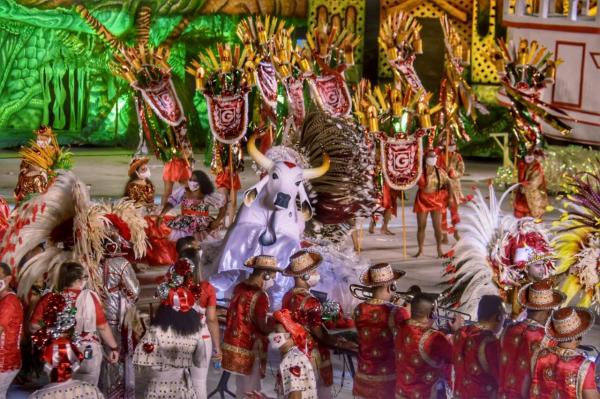 Garantido faz espetáculo com emoção e homenagens na live Festival de Parintins  2021