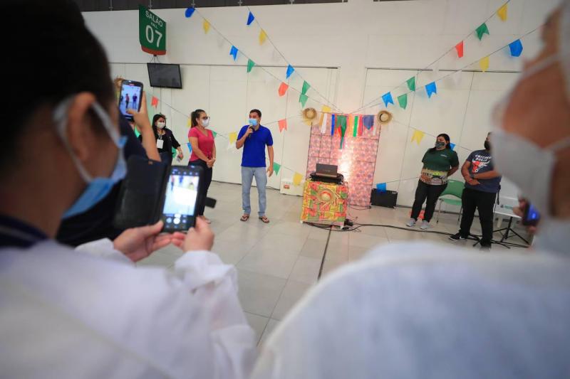 Horário flexível atrai população para vacinação durante a madrugada no mutirão ‘Vacina Amazonas’