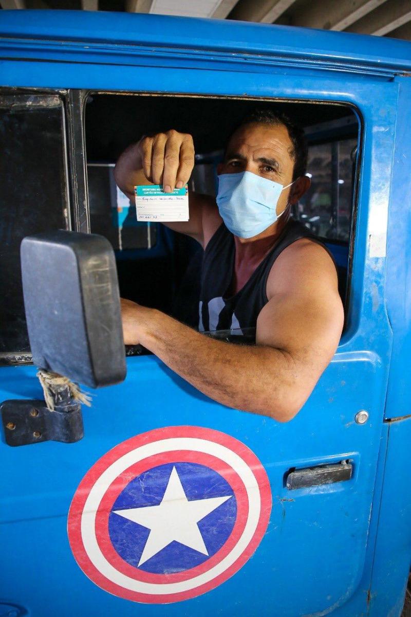 Capitão América' das estradas viajou 11 horas para se vacinar contra a Covid-19