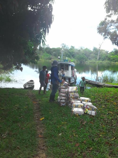 SEMED ATUA COM APOIO LOGÍSTICO NA ENTREGA DE CESTAS BÁSICAS NA ÁREA INDÍGENA DE PARINTINS