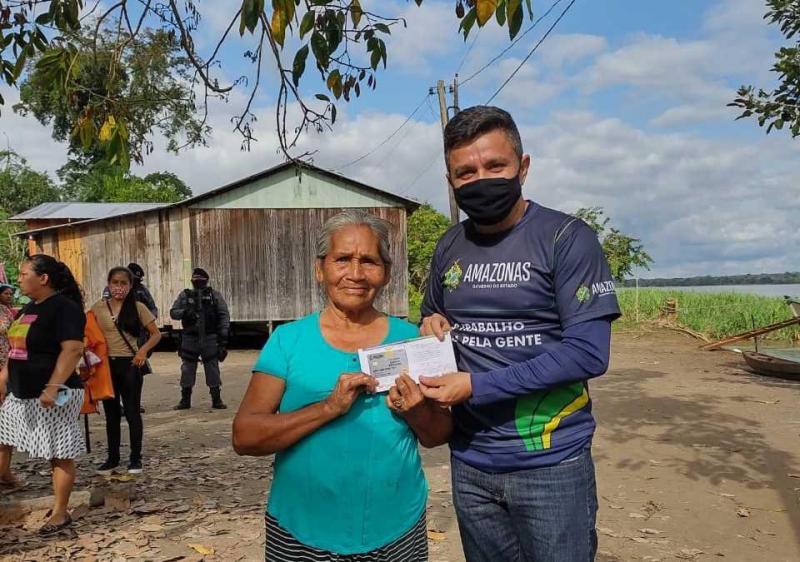 Auxílio Enchente: Governo do Amazonas entrega todos os cartões em Tonantins e beneficia 1.490 famílias