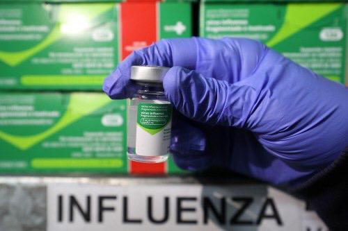 SES-AM e FVS-RCP orientam população sobre vacinas contra influenza e Covid-19