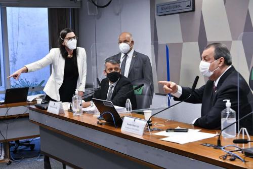 Omar Aziz manda prender Roberto Dias