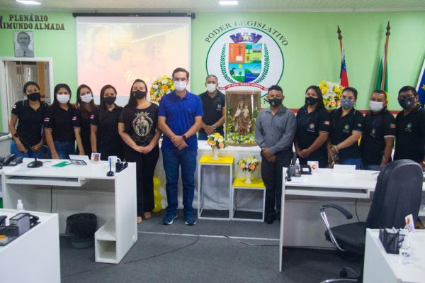 Na Câmara de Parintins, gestos de fé e emoção marcam visita de Nossa Senhora do Carmo