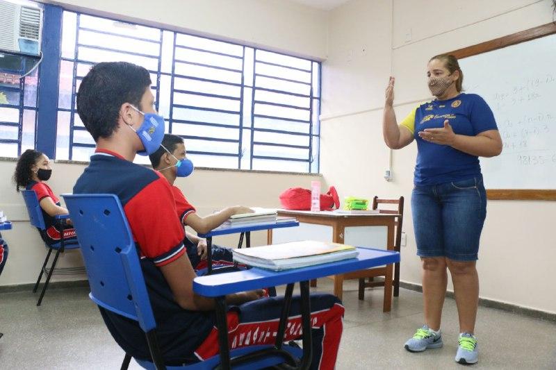 Secretaria de Educação convoca 78 candidatos aprovados no PSS para atuação em Manaus e no interior Secretaria de Educação convoca 78 candidatos aprovados no PSS para atuação em Manaus e no interior