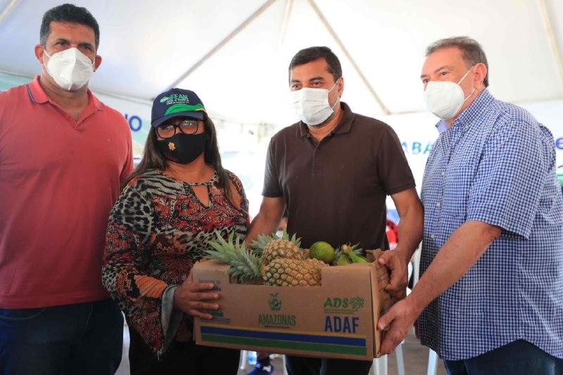 Wilson Lima entrega mais de R$ 1 milhão em recursos para associações do setor primário de Manacapuru