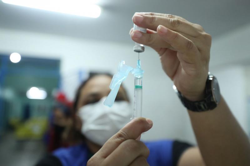 Amazonas já aplicou 2.383.969 doses de vacina contra Covid-19 até esta segunda-feira (19/07) Amazonas já aplicou 2.383.969 doses de vacina contra Covid-19 até esta segunda-feira (19/07)