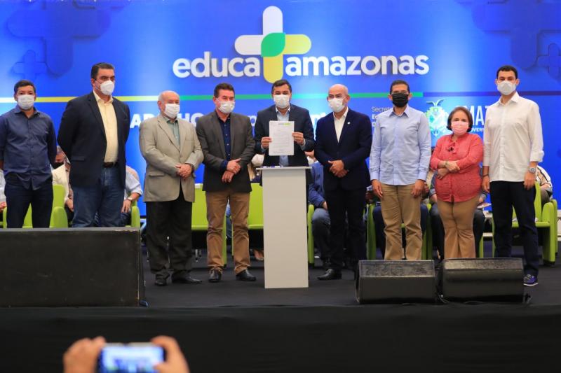Wilson Lima anuncia projeto de lei para 14º e 15º salários a servidores da rede estadual de ensino
