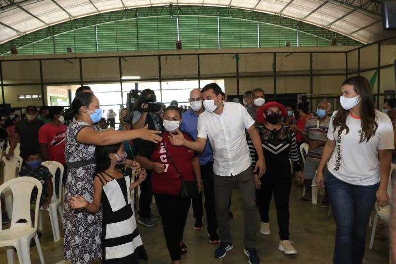 Governador Wilson Lima entrega equipamentos, sementes e crédito a produtores rurais de Beruri