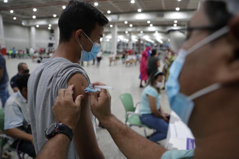 Painel da FVS-RCP informa aplicação de 2.514.458 doses de vacina contra Covid-19 até este sábado (24/07)