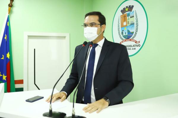 Mateus Assayag destaca jornadas de cirurgias oftalmológicas e ginecológicas