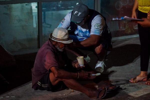 Moradores de rua são vacinados contra a COVID-19 e recebem assistência em Parintins