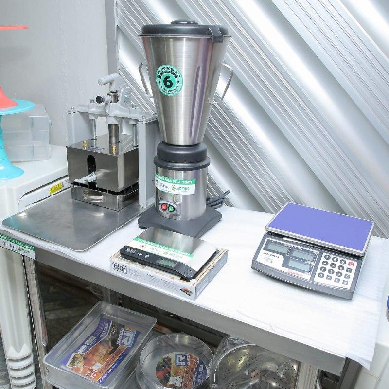 Governo do Estado entrega equipamentos para cozinha artesanal à Associação das Donas de Casa do Amazonas