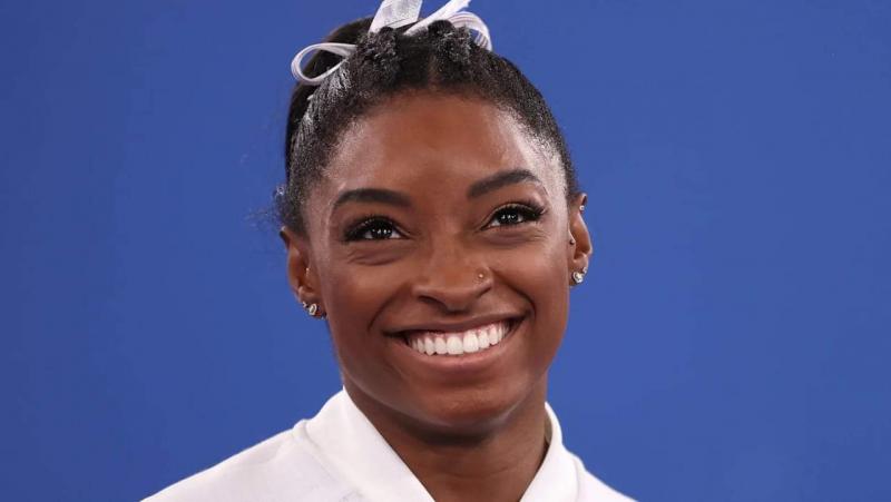 Simone Biles volta na final da trave em Tóquio 2020