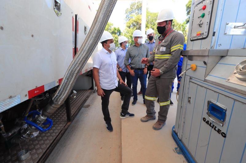 Wilson Lima entrega licença de operação à companhia para exploração de gás natural em Silves