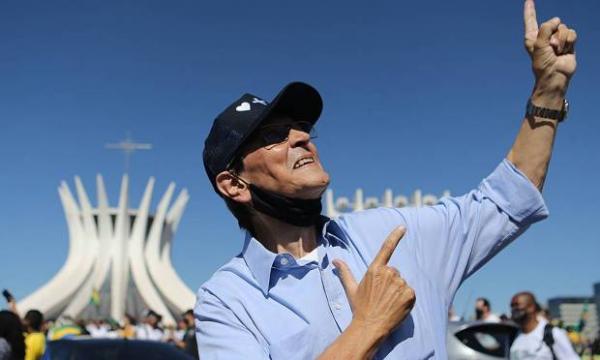 Roberto Jefferson aliado de Bolsonaro e presidente Nacional do PTB é preso no Rio de Janeiro 