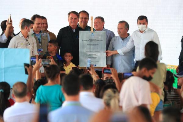 Wilson Lima recebe presidente Bolsonaro e acompanha entrega de 500 apartamentos populares, em Manaus