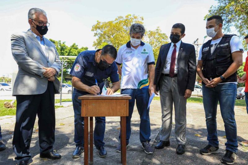 Governo do Amazonas firma parceria para reformas de dois estádios e Vila Olímpica com mão de obra do sistema prisional