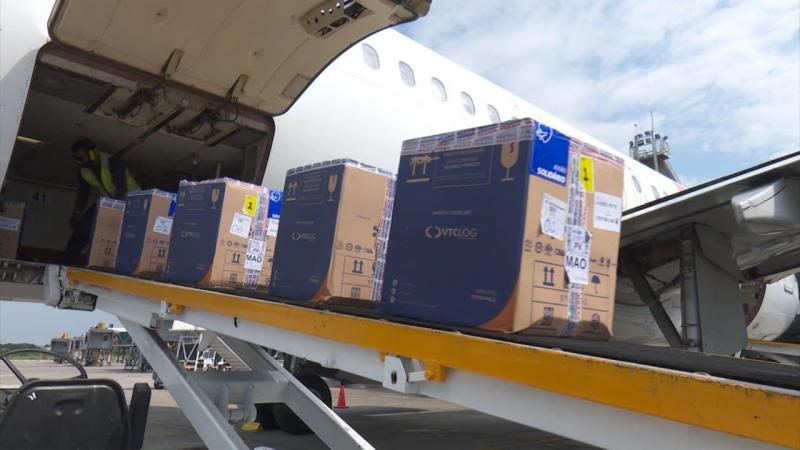 Governo do Amazonas recebe mais dois lotes com 93.890 doses de vacina contra Covid-19
