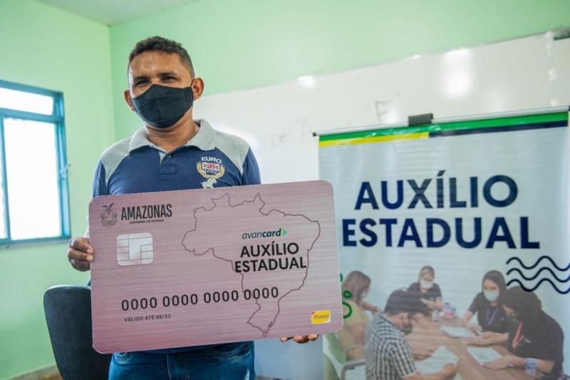 Governo do Amazonas entregou mais de 1,3 mil cartões do Auxílio Estadual para trabalhadores da cultura