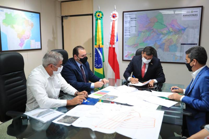 Wilson Lima concede mais de R$ 17 milhões para melhoria do sistema viário de Manicoré