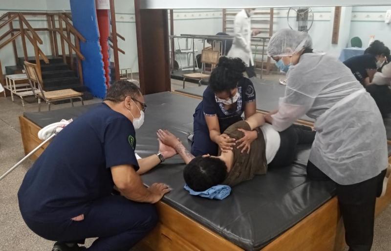Policlínica Codajás recebe estudantes de fisioterapia e amplia atendimento coletivo aos usuários do SUS