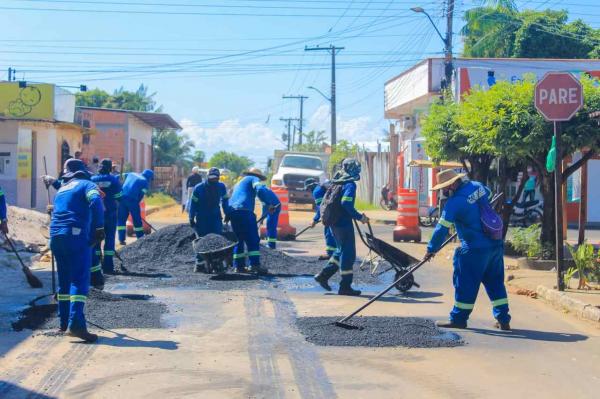Prefeitura de Parintins leva recapeamento asfáltico aos bairros da cidade Prefeitura de Parintins leva recapeamento asfáltico aos bairros da cidade