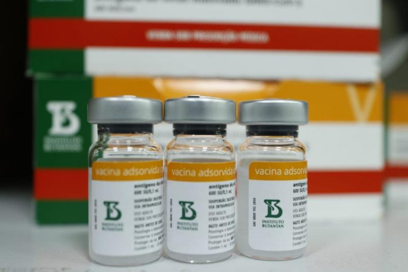 Governo do Amazonas recebe remessas com 3.570 doses de vacinas contra Covid-19 Governo do Amazonas recebe remessas com 3.570 doses de vacinas contra Covid-19