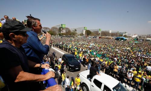 Após atos golpistas, Bolsonaro agora diz em nota que ataques ao STF 'decorreram do calor do momento'
